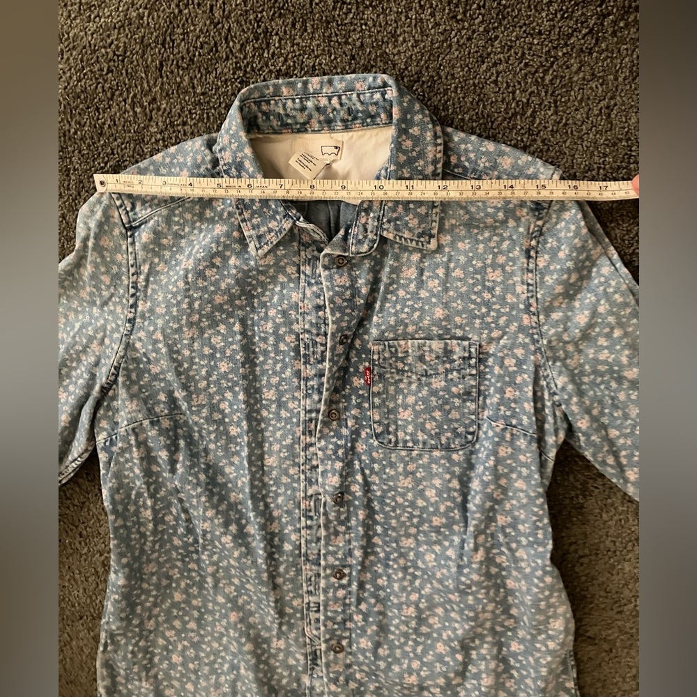 Levi’s denim floral chambray button up size medium - Picture 9 of 12